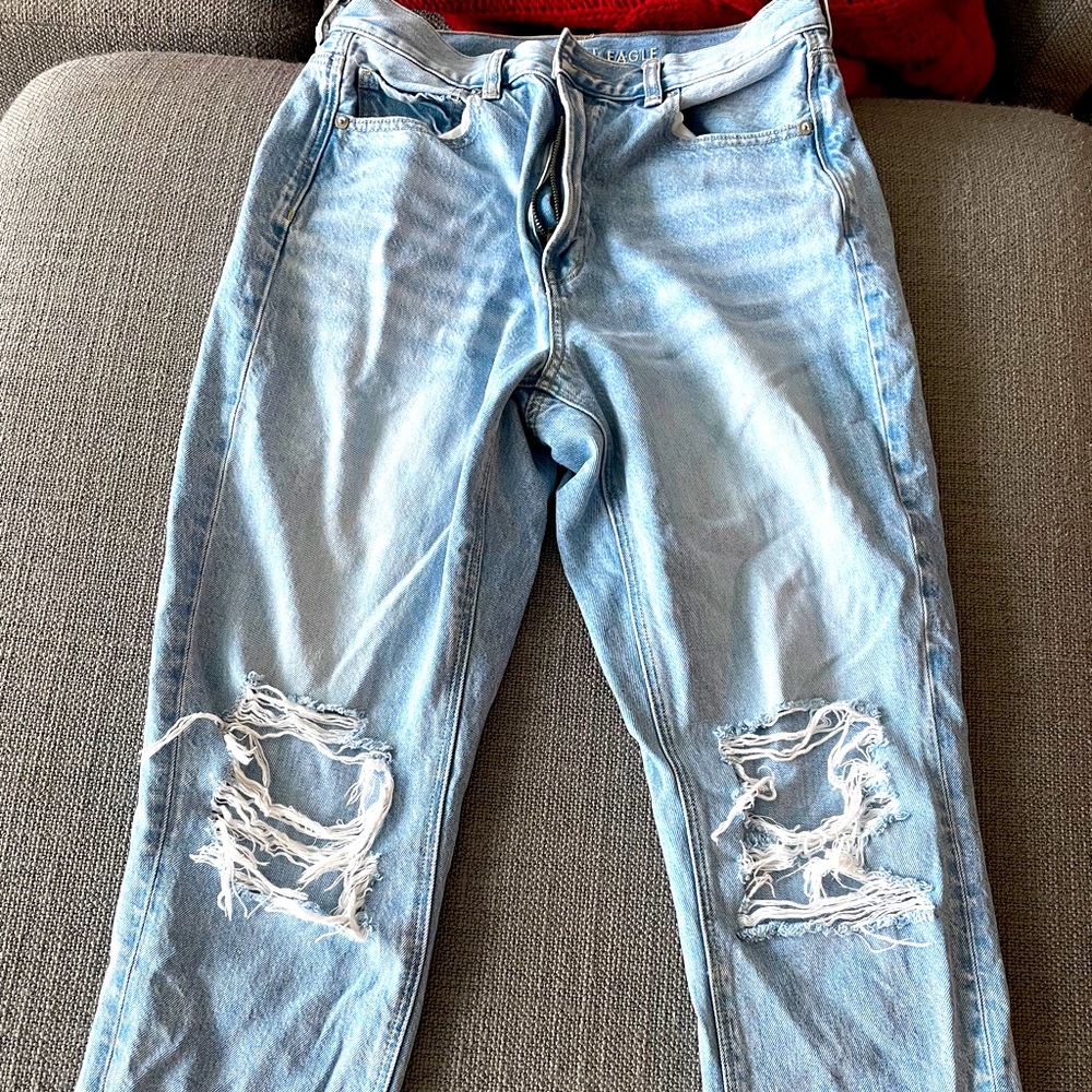 HIGH RISE RIPPED MOM JEANS 8 REGULAR